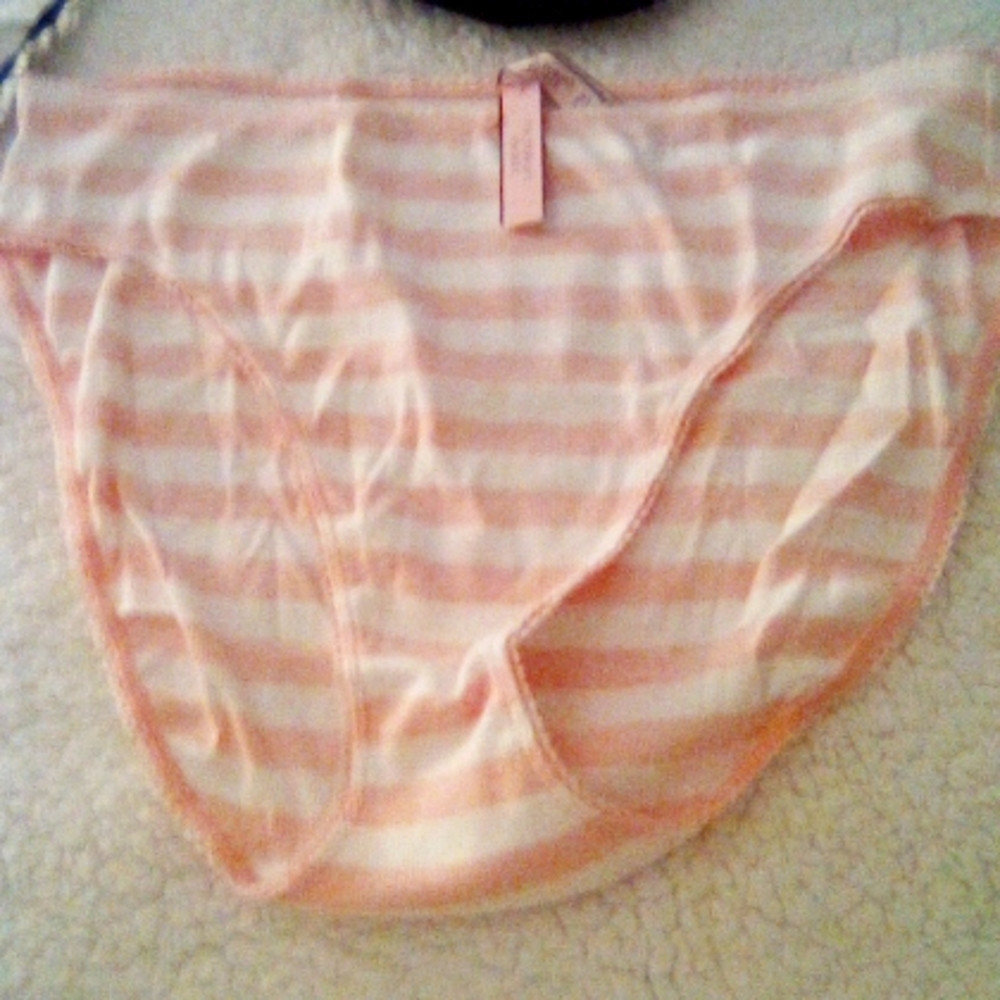 3pair of Victoria secret hi leg briefs.